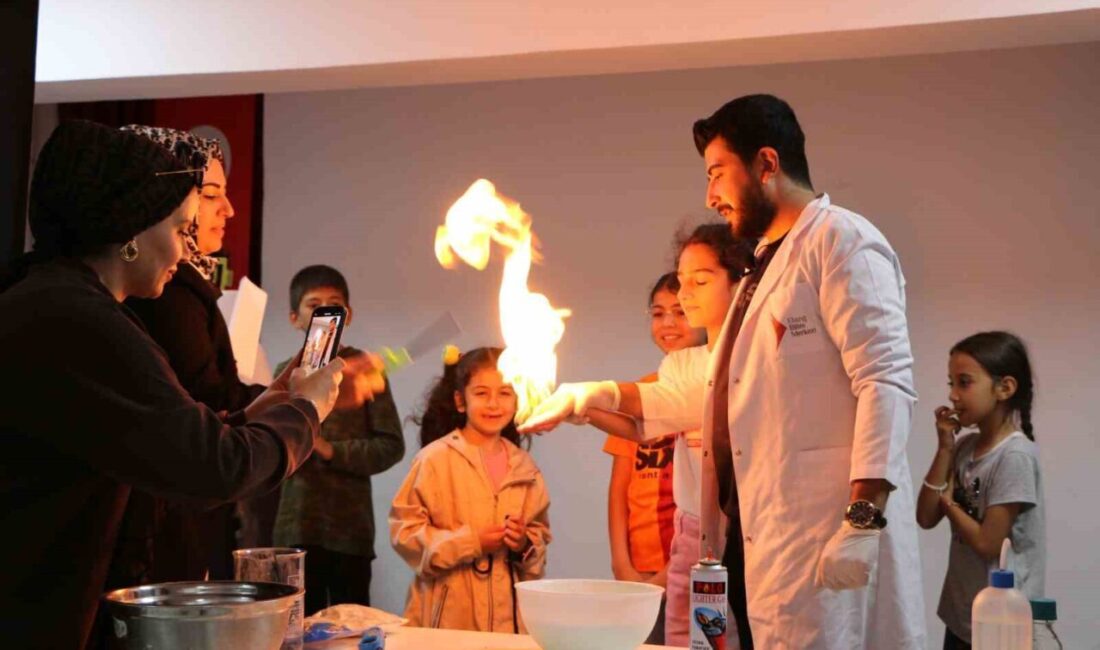 Elazığ Bilim Merkezi, Tunceli’de öğrencilerle buluştu Elazığ İl Özel İdaresi Bilim Merkezi ekibi, Tunceli’nin Pülümür ve