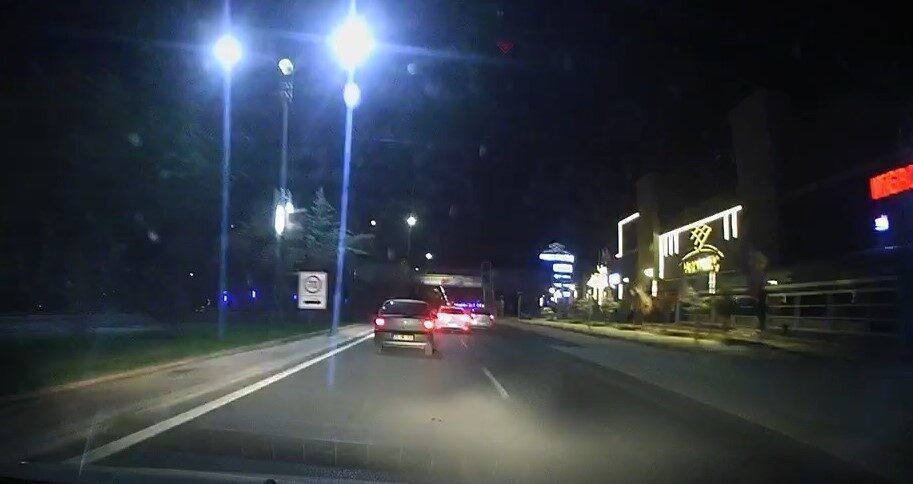 Elazığ’da makas atan sürücü kameralara yansıdı Elazığ’da makas atarak ilerleyen sürücü hem kendisinin hem de başkalarının