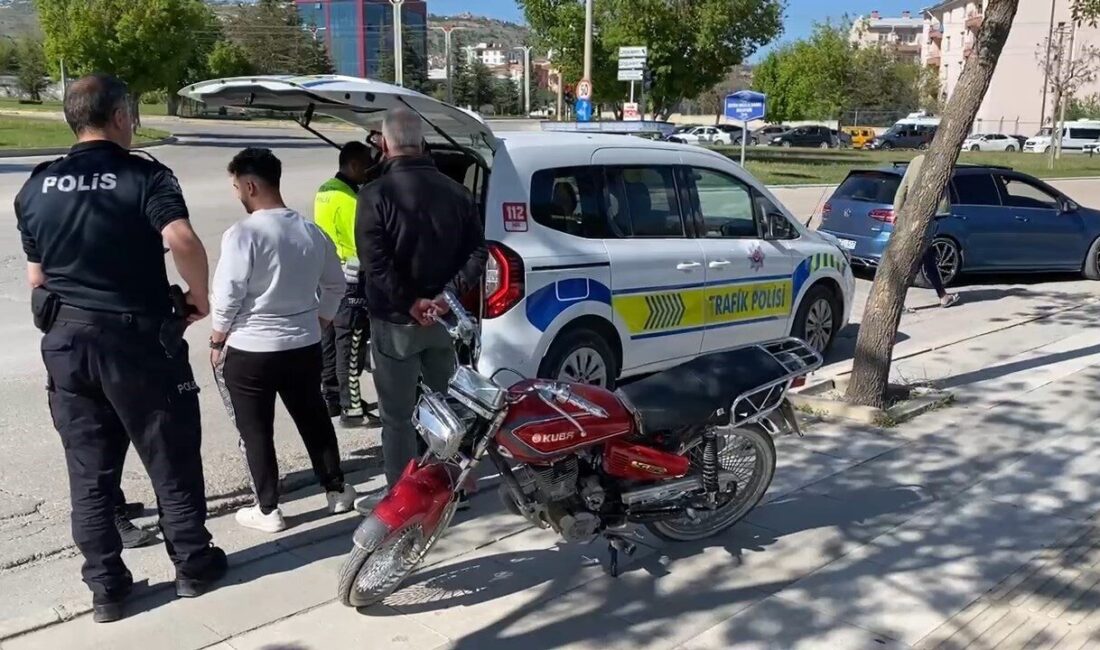 Elazığ’da trafik kazası: 2 yaralı Elazığ’da otomobil ile motosikletin çarpışması sonucu meydana gelen trafik kazasında