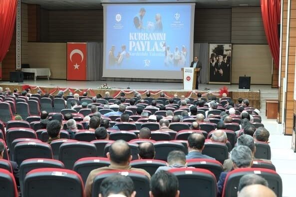 Erzincan’da 2025 yılı vekâletle kurban tanıtım toplantısı düzenlendi Erzincan İl Müftülüğü ev sahipliğinde “2025 Yılı Vekalet Yoluyla Kurban