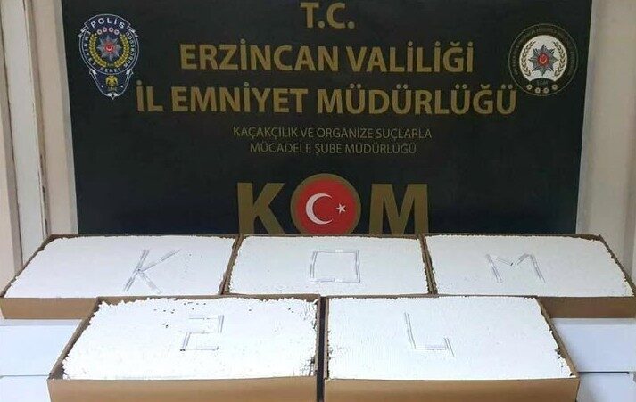 Erzincan’da 25.000 dal kaçak makaron ele geçirildi Erzincan’da Kaçakçılık ve Organize Suçlarla Mücadele Şube Müdürlüğü ekiplerince yapılan