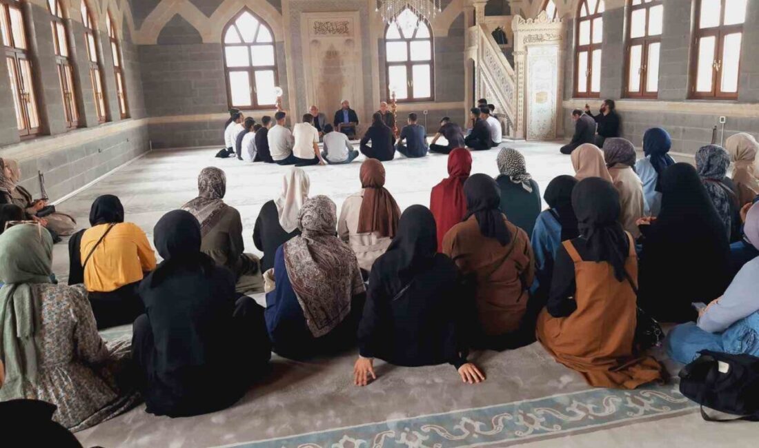 “Erzincan’da Üç Vakit Projesi” gerçekleştirildi Erzincan Müftülüğü Diyanet Gençlik Hizmetlerinin başlatmış olduğu “Erzincan’da Üç Vakit
