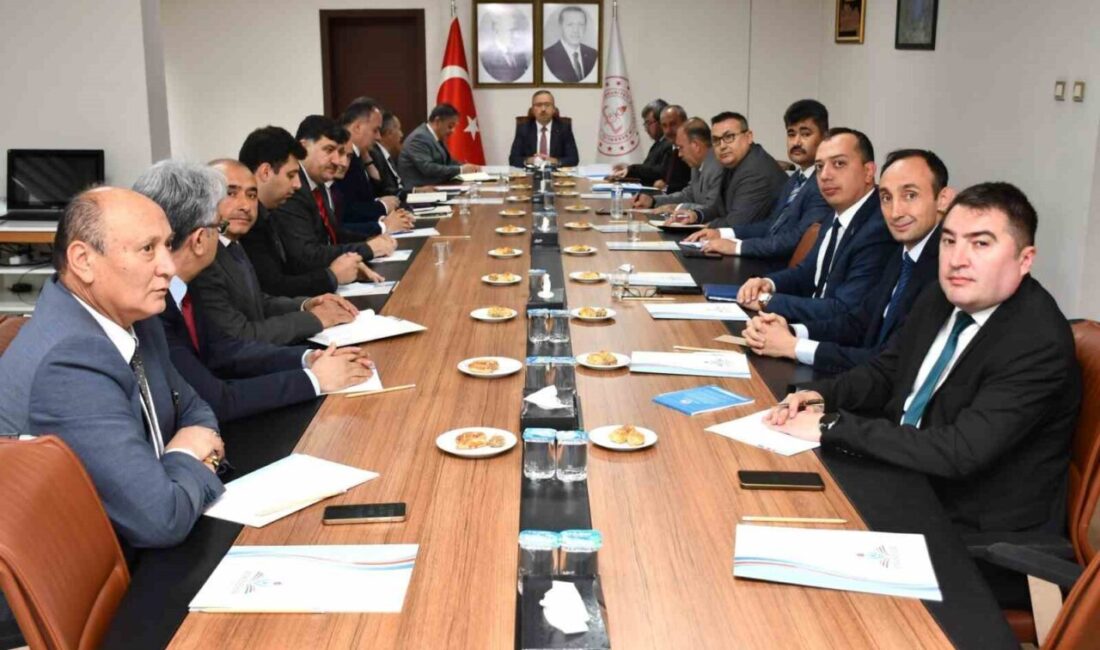 Eskişehir İl Milli Eğitim Müdürlüğü aylık komisyon toplantısı düzenlendi Eskişehir İl Milli Eğitim Müdürü Sinan Aydın ve ilçe milli