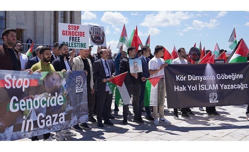 ETÜ, Gazze ve Doğu Türkistan için yürüdü Erzurum Teknik Üniversitesi’nde (ETÜ) İsrail’in Gazze’ye yönelik süregelen saldırılarını protesto