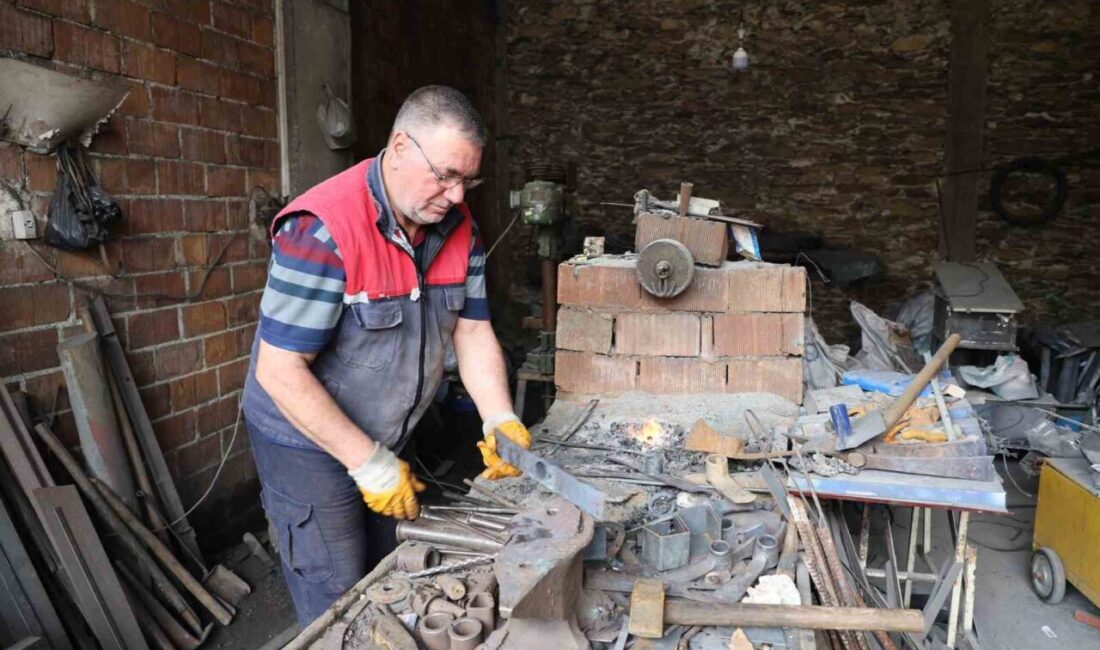 Fabrikasyon imalatlar iş görmeyince, İbrahim Usta zamanla yarışıyor Aydın ve İzmir’in verimli dağlarında tarım işleri halen eski usul