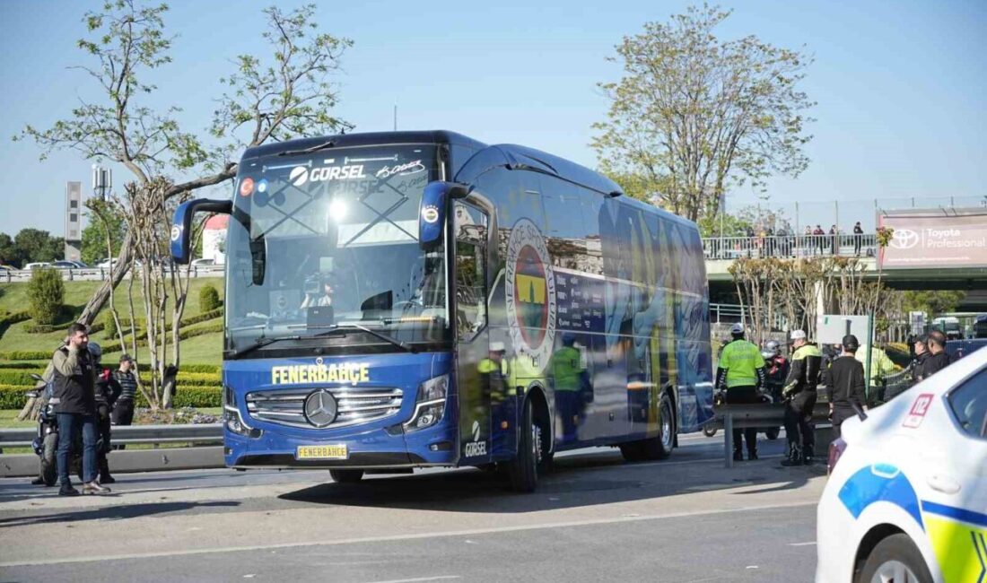 Fenerbahçe, derbi için stada geldi Trendyol Süper Lig’de Beşiktaş’ı konuk edecek olan Fenerbahçe stada geldi.