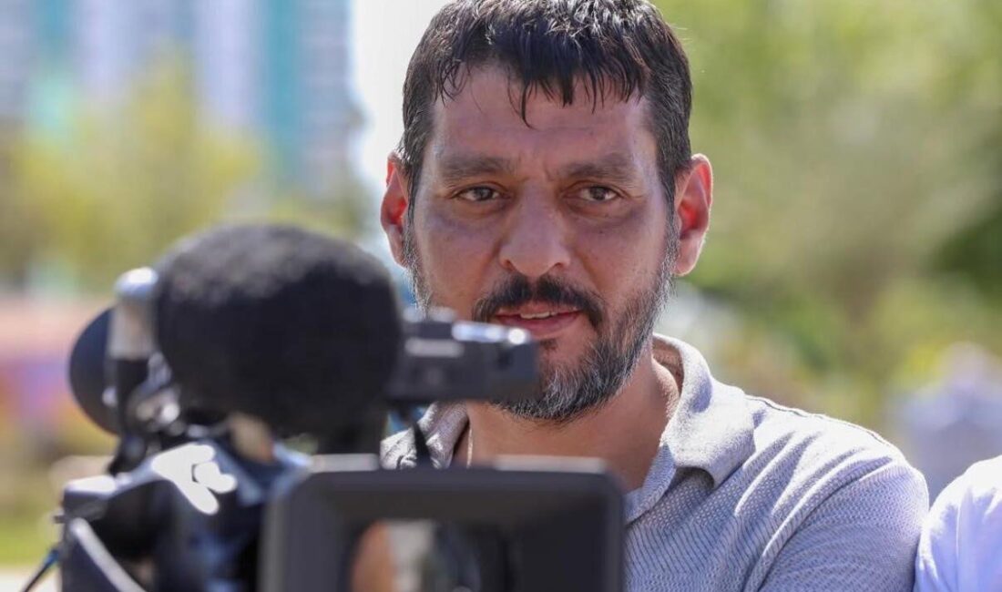 Gazeteci Ümit Özdal son yolculuğuna uğurlandı Diyarbakır’da Reuters Haber Ajansı muhabiri 43 yaşındaki gazeteci Ümit Özdal,