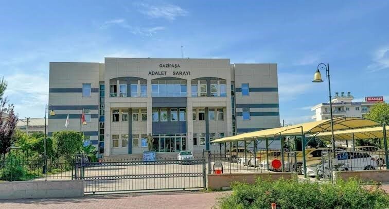 Gazipaşa’da darp ve tehdit olayı: 4 kişi tutuklandı Antalya’nın Gazipaşa ilçesinde metruk bir binada yaşanan darp ve silahlı