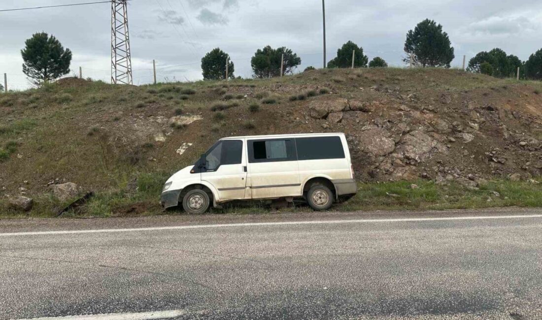 Gölbaşı’ndan minibüs şarampole savruldu: 3 yaralı Adıyaman’ın Gölbaşı ilçesinde minibüsün şarampole savrulması sonucu 3 kişi yaralandı.