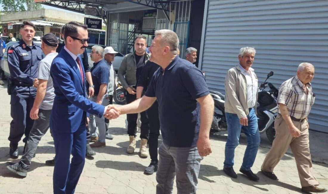 Gördes sanayi sitesi esnafı 5 bin kişilik yemek hayrı yaptı Manisa’nın Gördes ilçesinde sanayi sitesi esnafının düzenlediği geleneksel hayır yemeğine