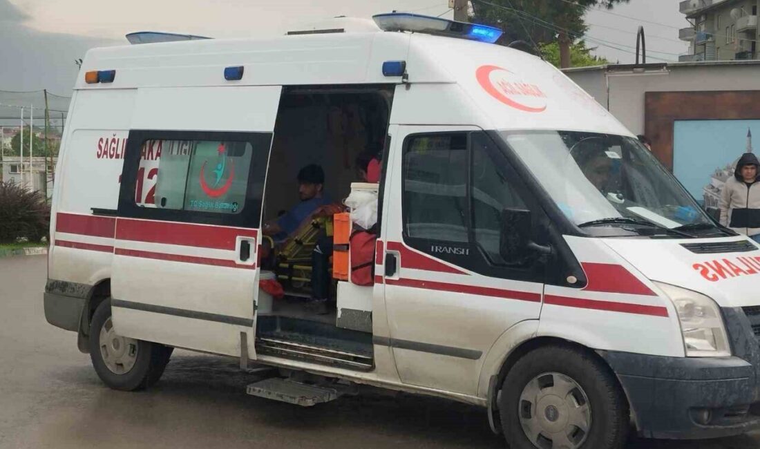 Hafif ticari aracın çarptığı motosikletli yaralandı Samsun’un Çarşamba ilçesinde meydana gelen trafik kazasında hafif ticari aracın