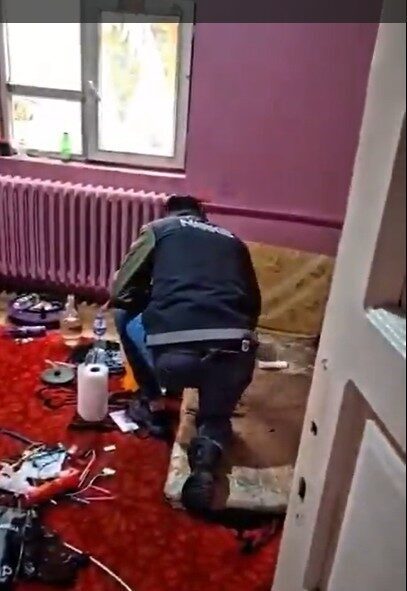 Hakkari’de uyuşturucu operasyonu Hakkari’de polis ekipleri tarafından ’’torbacı’ diye tabir edilen şahıslara yönelik