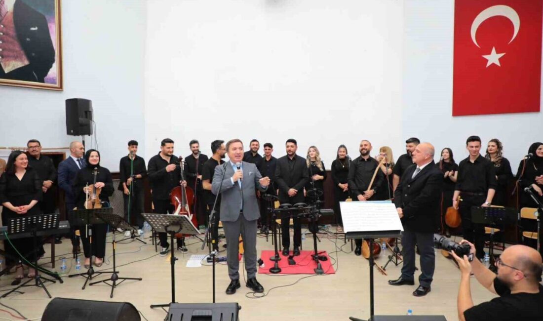 Halk müziği sanatçısı Ali Ekber Çiçek anıldı Yakalandığı pankreas kanserine 2006 yılında yenik düşerek 70 yaşında hayatını