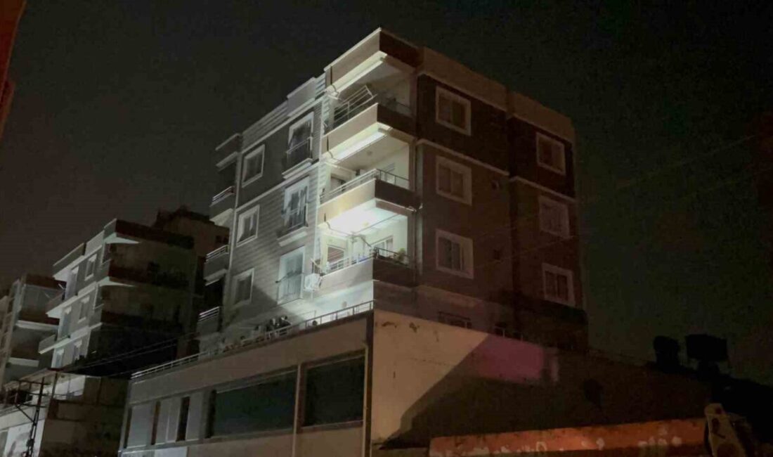 Hatay’da 4. kattan düşen çocuk yaralandı Hatay’da 4. kattan düşen 14 yaşındaki çocuk yaralandı. Olay, İskenderun