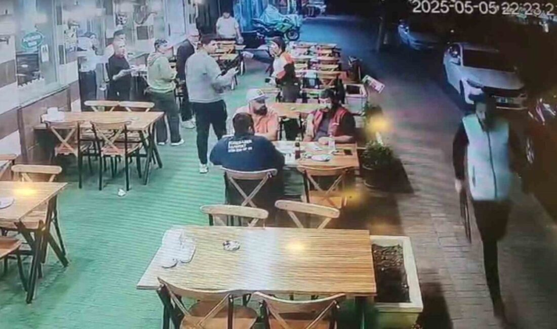 Herkes kaçtı, onlar izledi Antalya’nın Manavgat ilçesinde bir iş yerinin camına pompalı tüfekle ateş