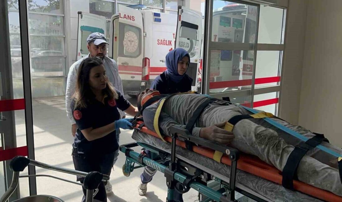 İnşaat iskelesi çöktü: 2 yaralı Adıyaman’da inşaat iskelesinin çökmesi sonucu meydana gelen olayda 2 işçi