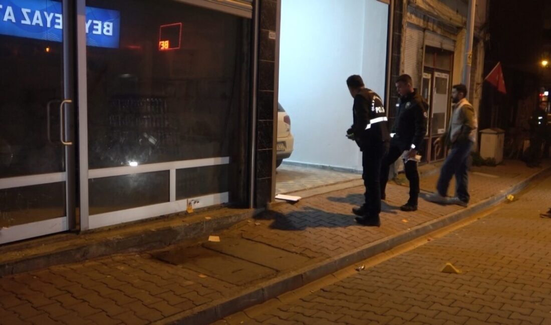 İş yerini kurşunlayan 2 kişi gözaltına alındı Samsun’un Bafra ilçesinde bir iş yerine silahlı saldırı düzenleyen 2
