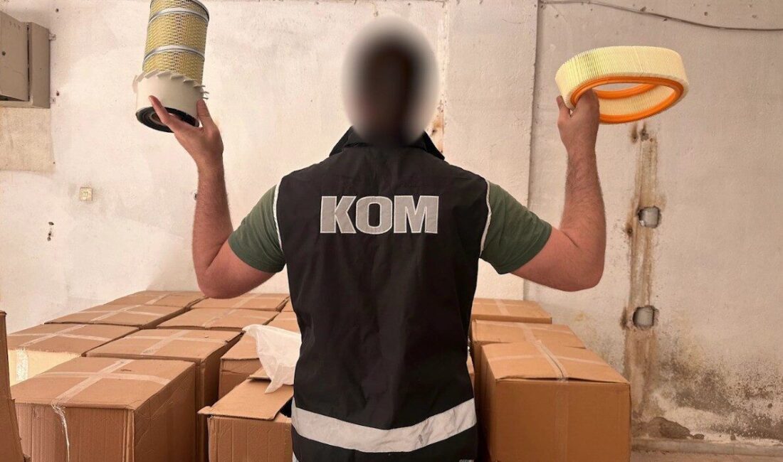 İzmir’de 42 milyon lira değerinde kaçak oto yedek parça ve akaryakıt ele geçirildi İzmir’de polis ekipleri tarafından gerçekleştirilen operasyonda, piyasa değeri 42 milyon