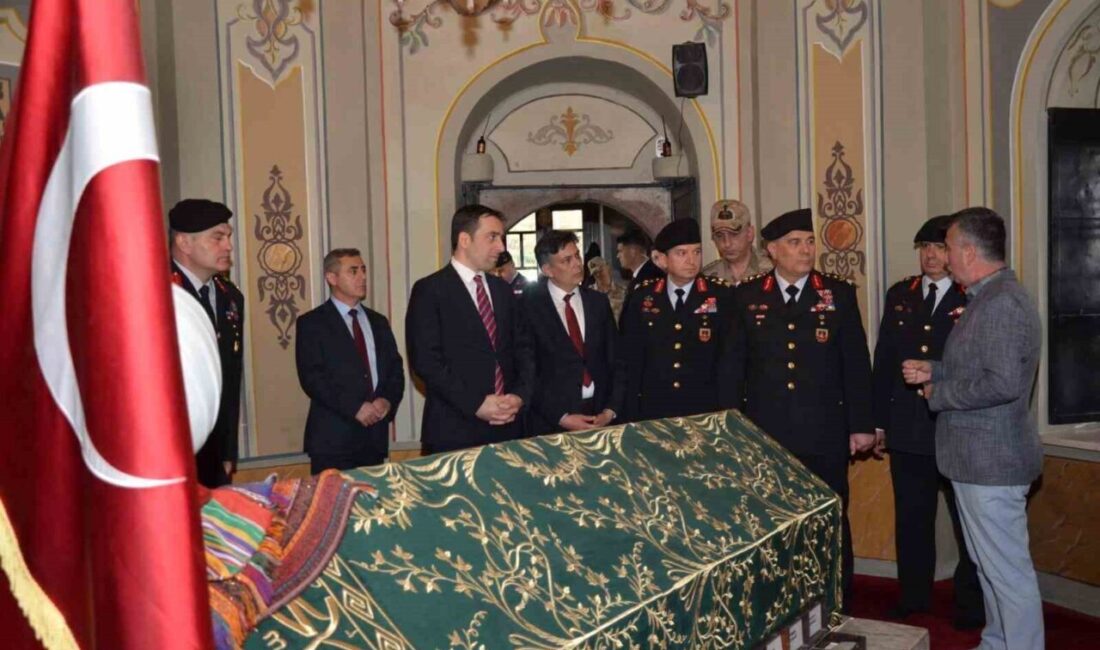Jandarma Genel Komutanı Orgeneral Ali Çardakçı, Ertuğrul Gazi Türbesi’nde dua etti Jandarma Genel Komutanı Orgeneral Ali Çardakçı, bir takım ziyaretler için