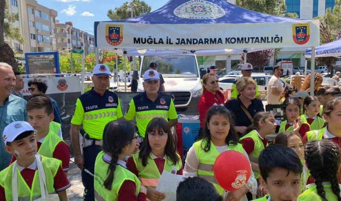 Jandarma trafik standına büyük ilgi Muğla İl Jandarma Komutanlığı Trafik Şube Müdürlüğü ile Menteşe İlçe
