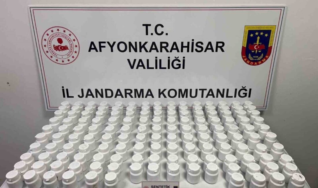 Jandarmadan uyuşturucu operasyonu: 4 gözaltı Afyonkarahisar’da jandarma tarafından gerçekleştirilen operasyonda 8 bin 120 adet uyuşturucu