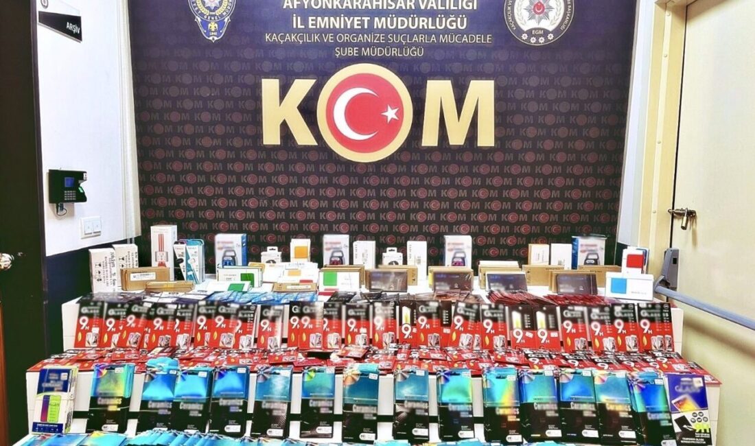 Kaçak telefon parçaları ele geçirildi Afyonkarahisar İl Emniyet Müdürlüğü ekiplerince kaçakçılıkla mücadele kapsamında il merkezinde