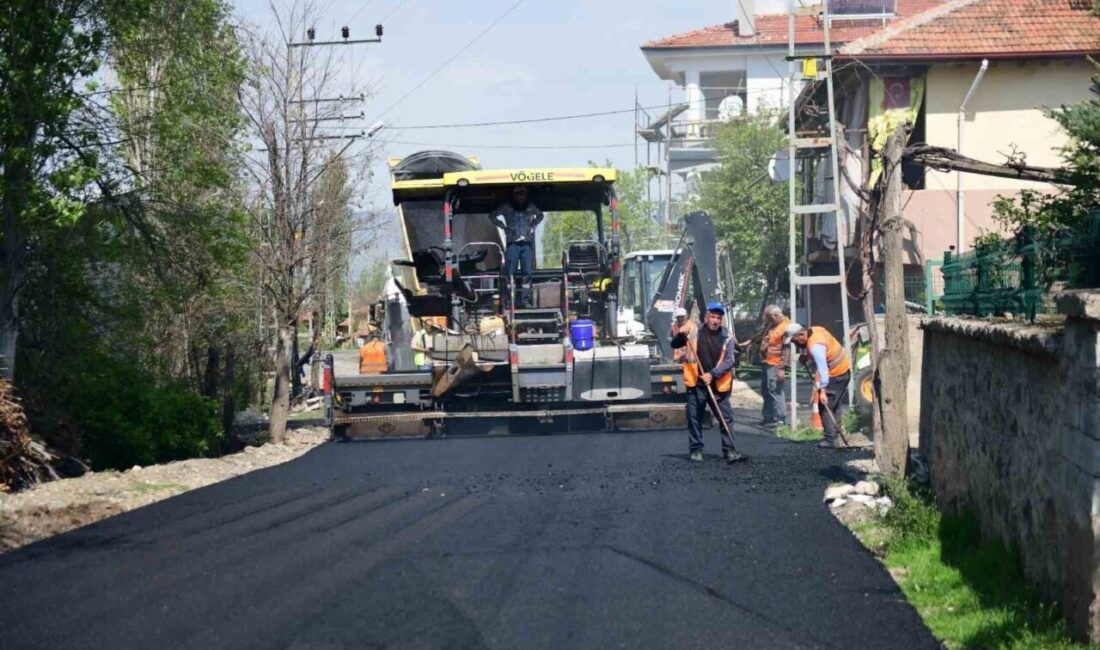 Kahramankazan’da sıcak asfalt çalışmaları sürüyor Kahramankazan Belediye Başkanı Selim Çırpanoğlu, Ahi Mahallesi’nde devam eden sıcak