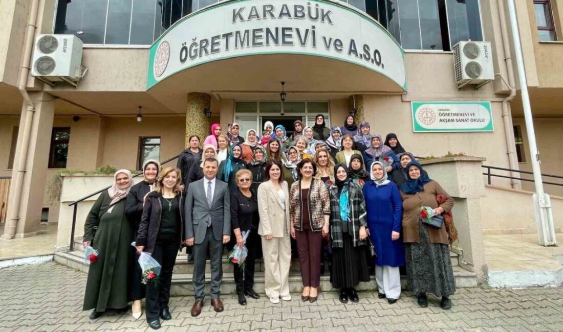 Karabük’te şehit anneleri yemekte buluştu Karabük’te şehit anneleri, Aile ve Sosyal Hizmetler İl Müdürlüğü tarafından