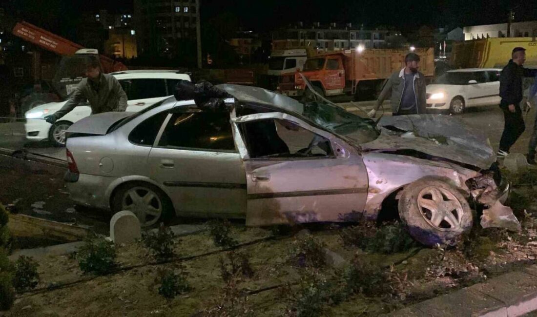 Karaman’da takla atan otomobildeki 2 kişi yaralandı Karaman’da orta refüje çarparak takla atan otomobildeki 2 kişi yaralandı.