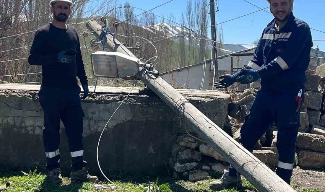 Karayazı’da hortum ve fırtına enerji hatlarını vurdu Erzurum’un Karayazı ilçesinde etkili olan fırtına ve yaşanan hortum enerji