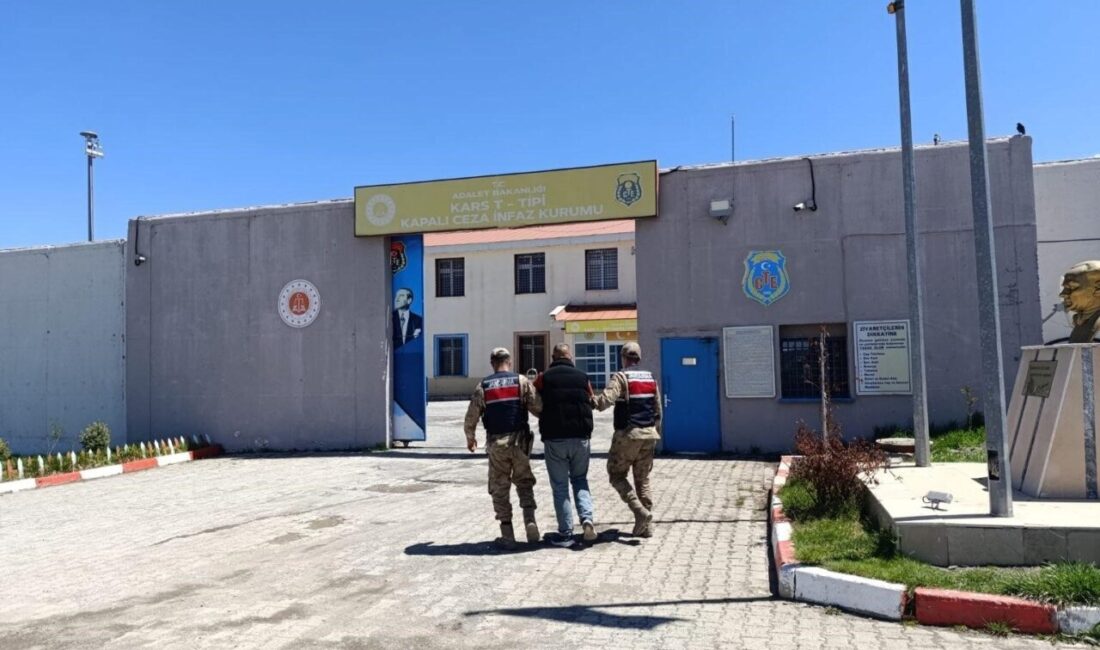 Kars’ta 5 yıl hapis cezası bulunan 1 kişi yakalandı Kars’ta hırsızlık suçundan hakkında kesinleşmiş hapis cezası bulunan 1 kişi