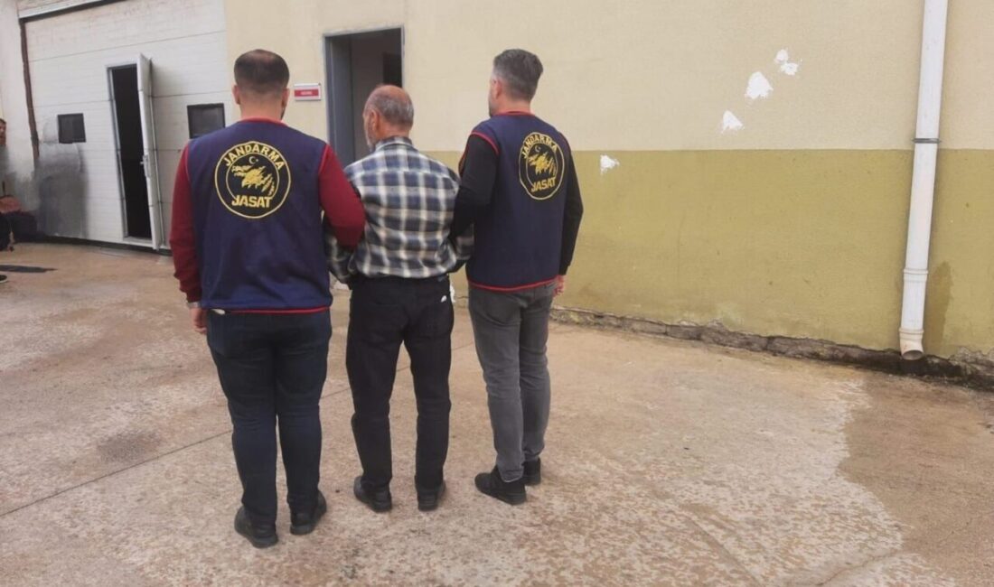 Kasten öldürme suçundan aranan hükümlü yakalandı Gaziantep’te kasten öldürme suçundan 15 yıl kesinleşmiş hapis cezasıyla aranan