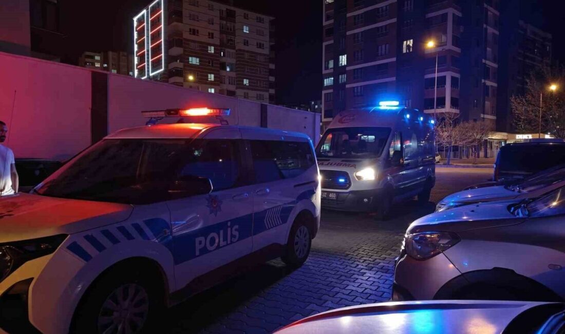 Kayseri’de bıçaklı kavga: 1 yaralı Kayseri’nin Kocasinan ilçesinde meydana gelen bıçaklı kavgada 1 kişi yaralandı.