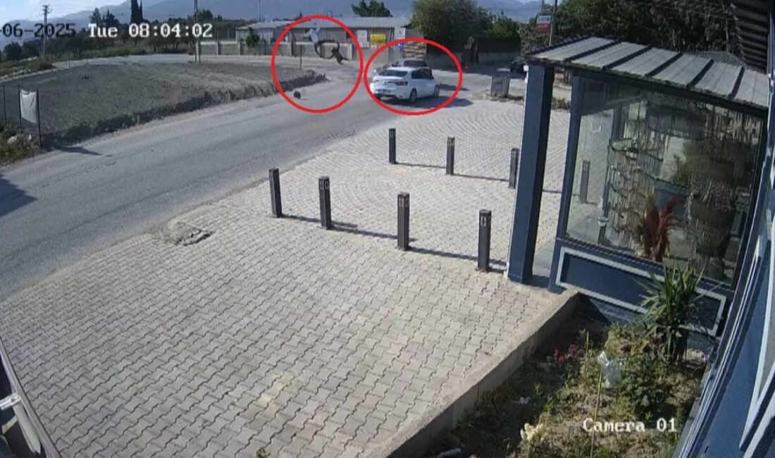 Kazada metrelerce havaya uçtular Hatay’da otomobille çarpışan motosikletteki 2 kişi, metrelerce havaya uçtu. 2