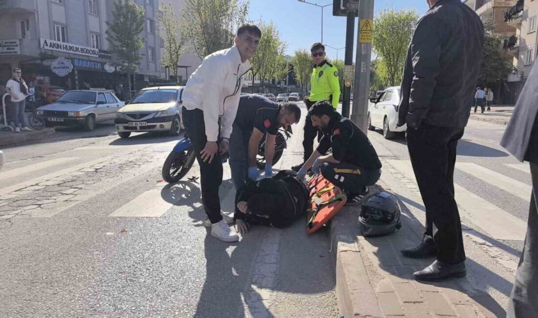 Kazaya yapan motosikletteki 2 kişi yaralandı Bursa’nın İnegöl ilçesinde meydana gelen kazada otomobil ile çarpışan motosikletteki
