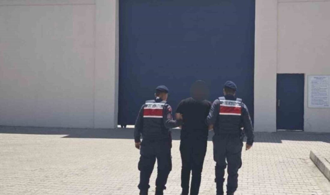 Kesinleşmiş hapis cezası bulunan şahıslar yakalandı Adıyaman İl Jandarma Komutanlığı ekiplerince 8 yıl 9 ay kesinleşmiş