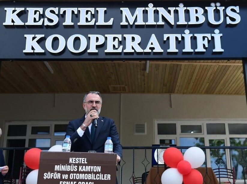 Kestel Minibüs Kooperatifi yeni yüzüyle hizmete açıldı Kestel Belediyesi tarafından yürütülen yenileme çalışmaları çerçevesinde, Kestel Minibüs Kooperatifi’nin
