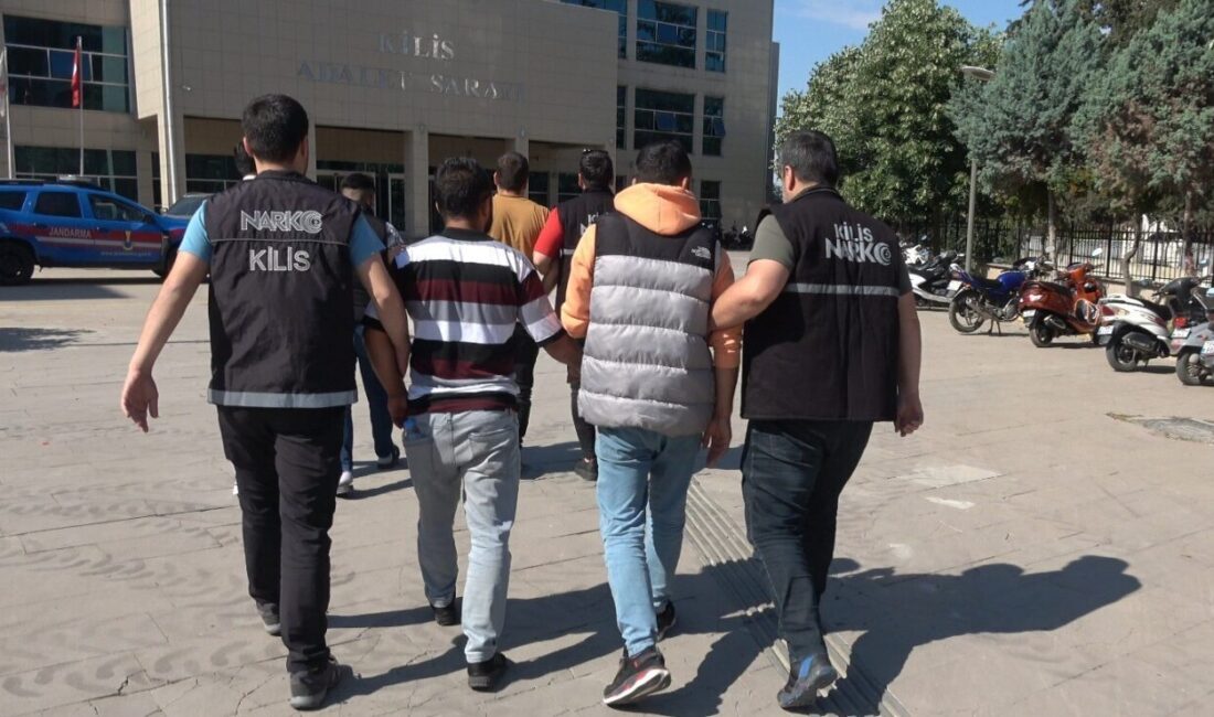 Kilis’te uyuşturucu operasyonu: 3 tutuklama Kilis’te düzenlenen uyuşturucu operasyonunda 21 gram metamfetamin ve esrar ele