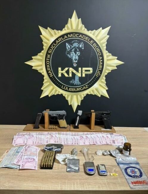 Kırklareli’nde uyuşturucu operasyonu: 7 gözaltı Kırklareli’nde polis ekiplerince düzenlenen uyuşturucu operasyonunda 7 şüpheli gözaltına alındı.
