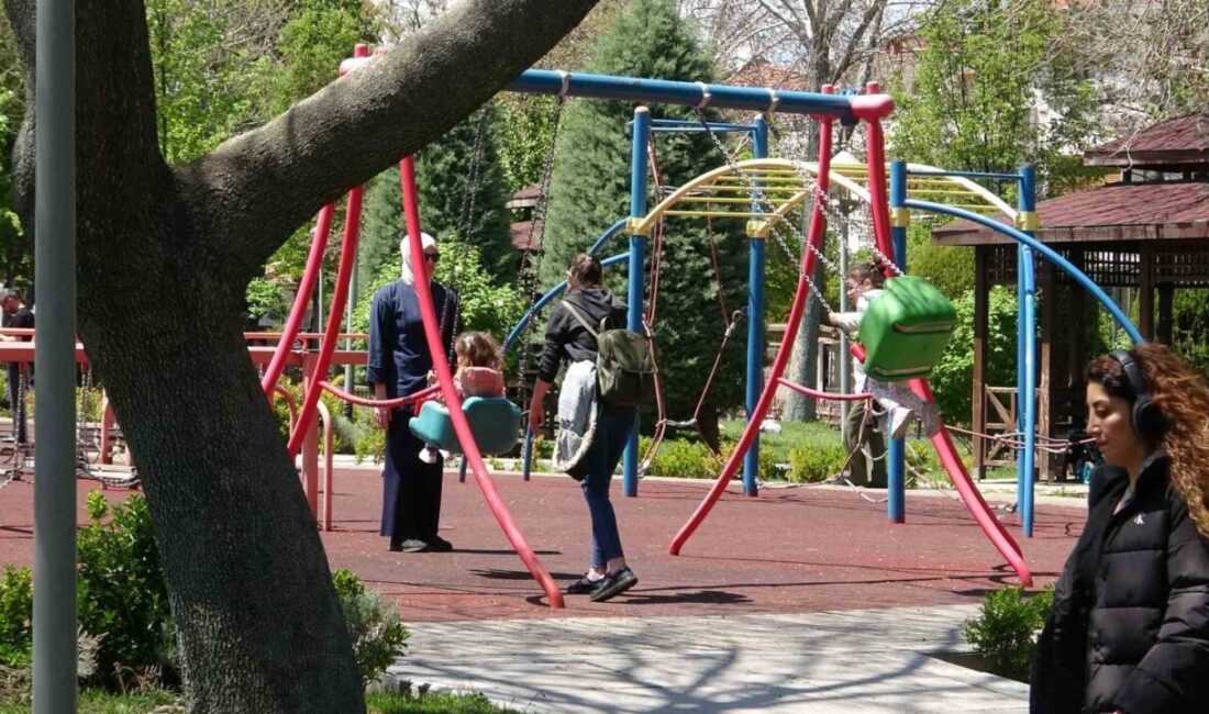 Konya’da vatandaşlar yağışlı haftanın sonunu güneşli havada parklarda değerlendirdi Konya’da son bir haftada etkili olan yağışların ardından vatandaşlar haftanın