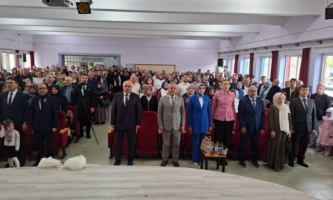 Köşk’te Kuran Kursu yılsonu kapanış programı gerçekleşti Aydın’ın Köşk ilçesinde Çarşı Mahallesi Kur’an Kursu yılsonu kapanış programı,