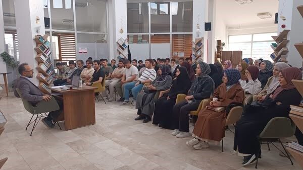 “Kudüs Akademisi” finalinde duygusal bir söyleşi ve ödüller vardı Afyonkarahisar Diyanet Gençlik Merkezi’nde düzenlenen “Kudüs Akademisi” serisinin final oturumu,