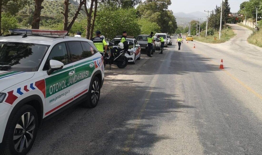 Kural tanımaz 19 sürücü cezadan kaçamadı Aydın’ın Köşk ilçesinde trafik kurallarına uymadığı tespit edilen 19 sürücü