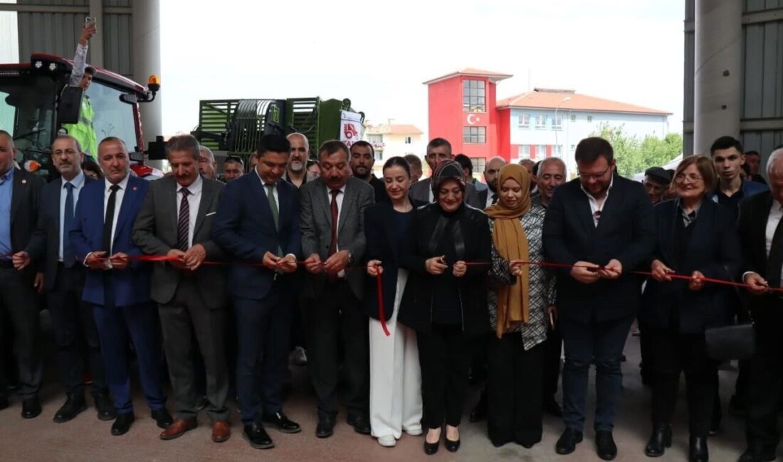 Kütahya Tarım Fuarı açıldı Kütahya Tarım, Hayvancılık, Seracılık ve Süt Endüstrisi Fuarı (KÜTAF) törenle
