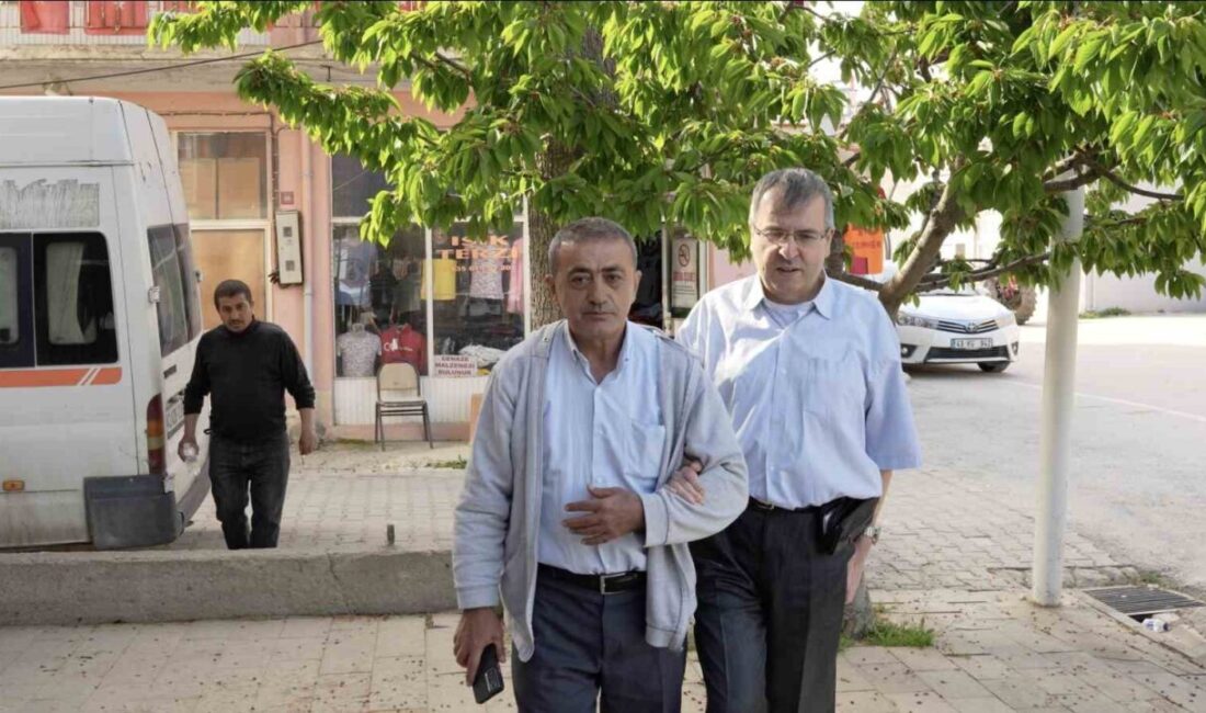 Kütahyalı ama gezgin Evliya Çelebi’nin yolundan gitmek istiyor Kütahyalı televizyoncu ve gazeteci görme engelli Güngör Avcıoğlu, Dünya’da ilk