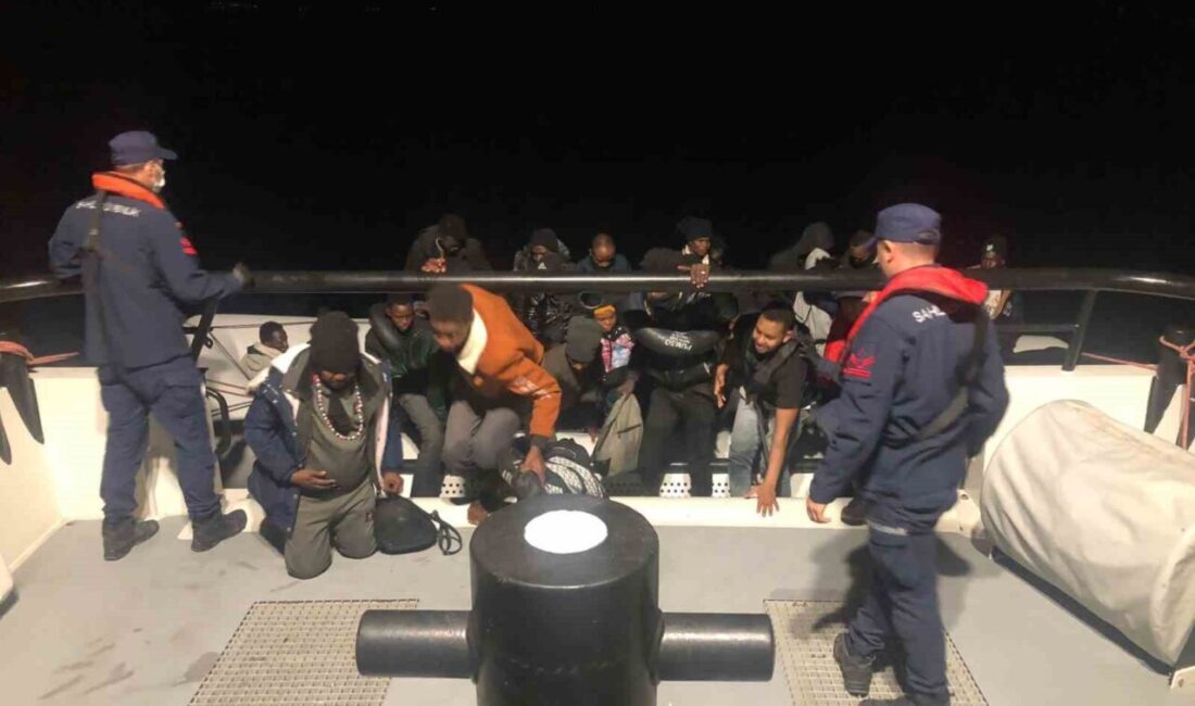 Lastik bot içerisinde 28 göçmen yakalandı İzmir’in Dikili ilçesi açıklarından yasa dışı yollarla yurt dışına çıkma