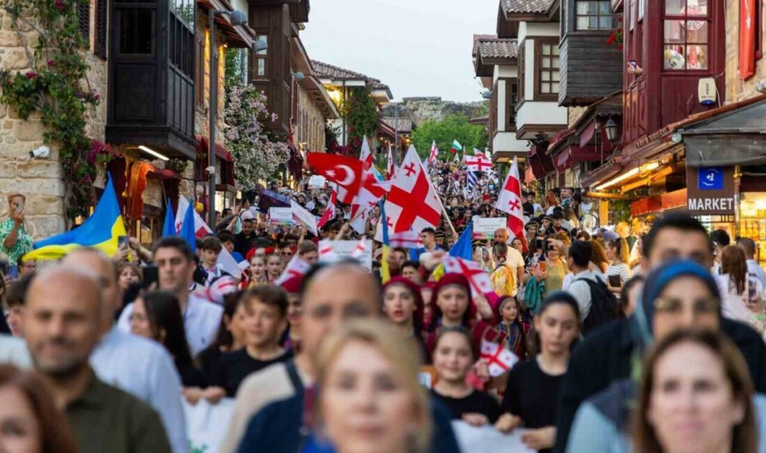 Manavgat’ta dans ve müzik festivaline görkemli açılış Manavgat Belediyesi’nin ev sahipliğinde düzenlenen Uluslararası Dans ve Müzik Festivali,
