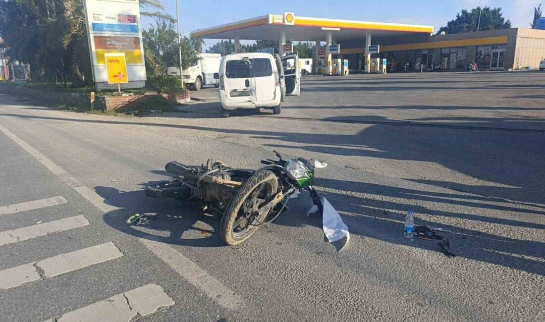 Manavgat’ta ticari araca arkadan çarpan motosiklet sürücüsü yaralandı Manavgat ilçesinde seyir halindeki motosikletin, akaryakıt istasyonuna dönmekte olan hafif