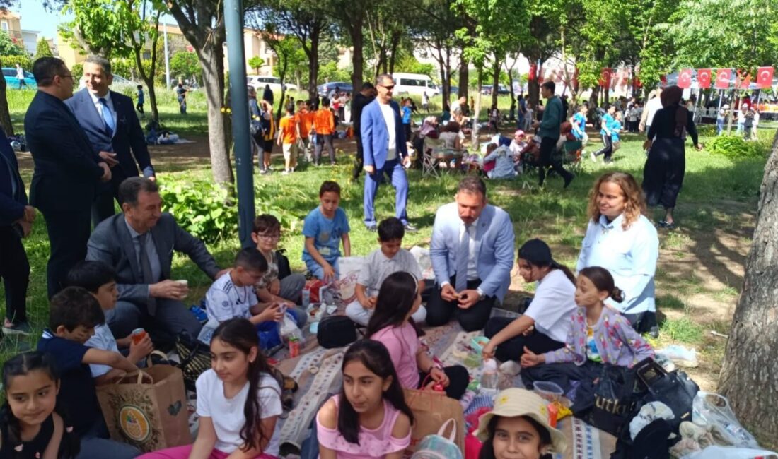Manisa’da 33 okulun öğrencileri Çocuk Şenliği ve piknikte buluştu Manisa’nın Yunusemre ilçesinde, Şehzadeler ve Yunusemre ilçelerinden toplam 33 ilkokuldan
