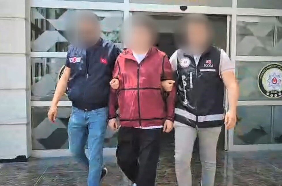 Mersin’de 70 milyon TL kazanç sağlayan 2 tefeci tutuklandı Mersin’de tefecilik yaparak 70 milyon TL haksız kazanç sağlayan ve